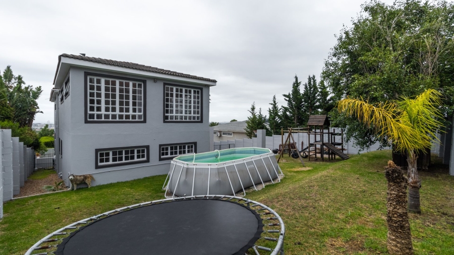 To Let 5 Bedroom Property for Rent in Bizweni Western Cape